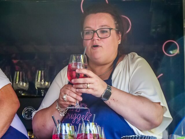 Gast mit einem Spritz vor dem Zwuggele