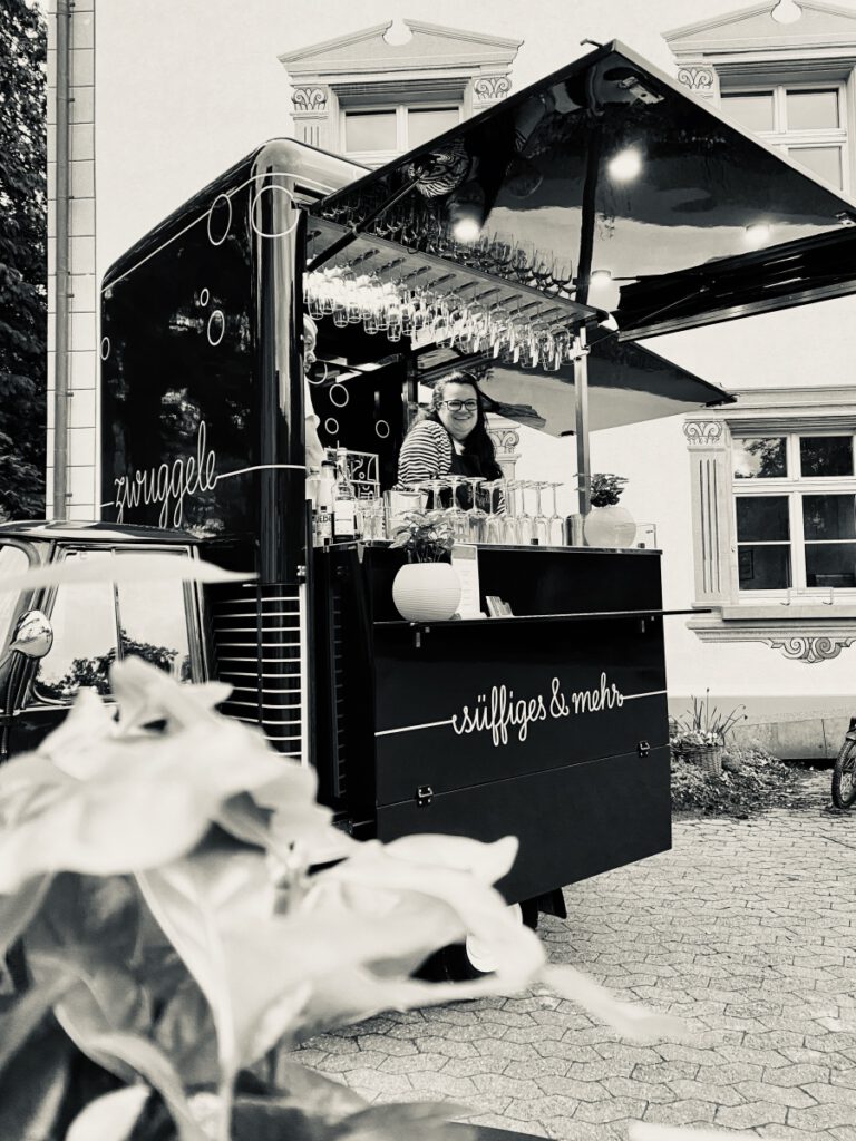 Blick hinter die Bar des Zwuggele während der Zubereitung